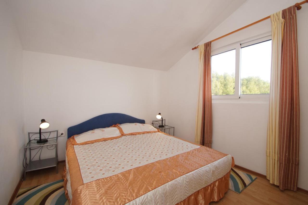 Apartments By The Sea Zavalatica, Korcula - 247 Kültér fotó
